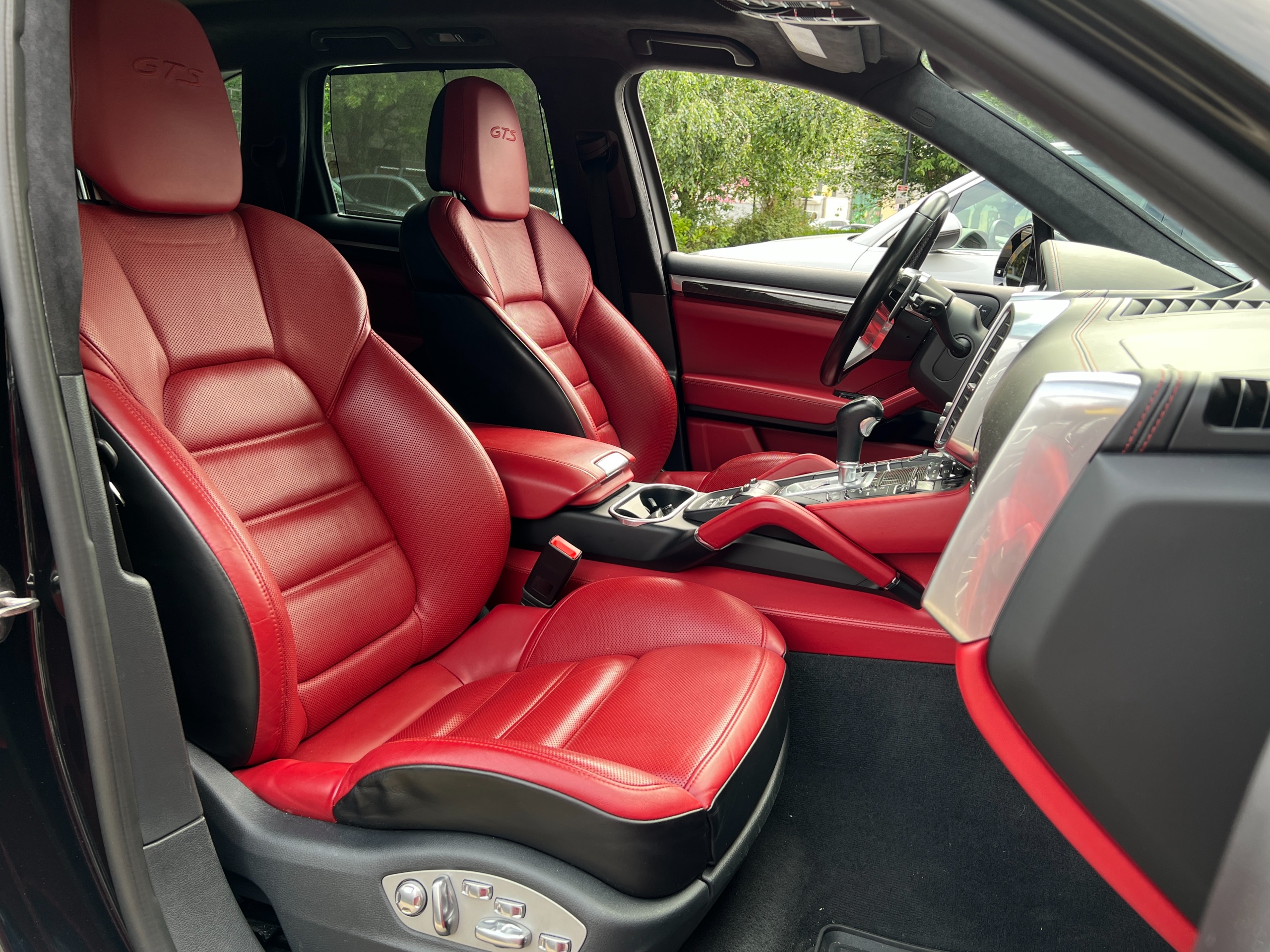 2017 Porsche Cayenne GTS - Image 11